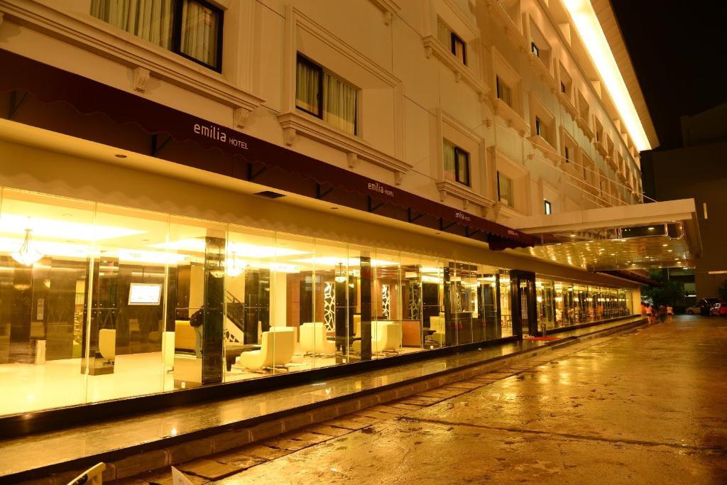 Emilia Hotel By Amazing - Παλεμπάνγκ Εξωτερικό φωτογραφία
