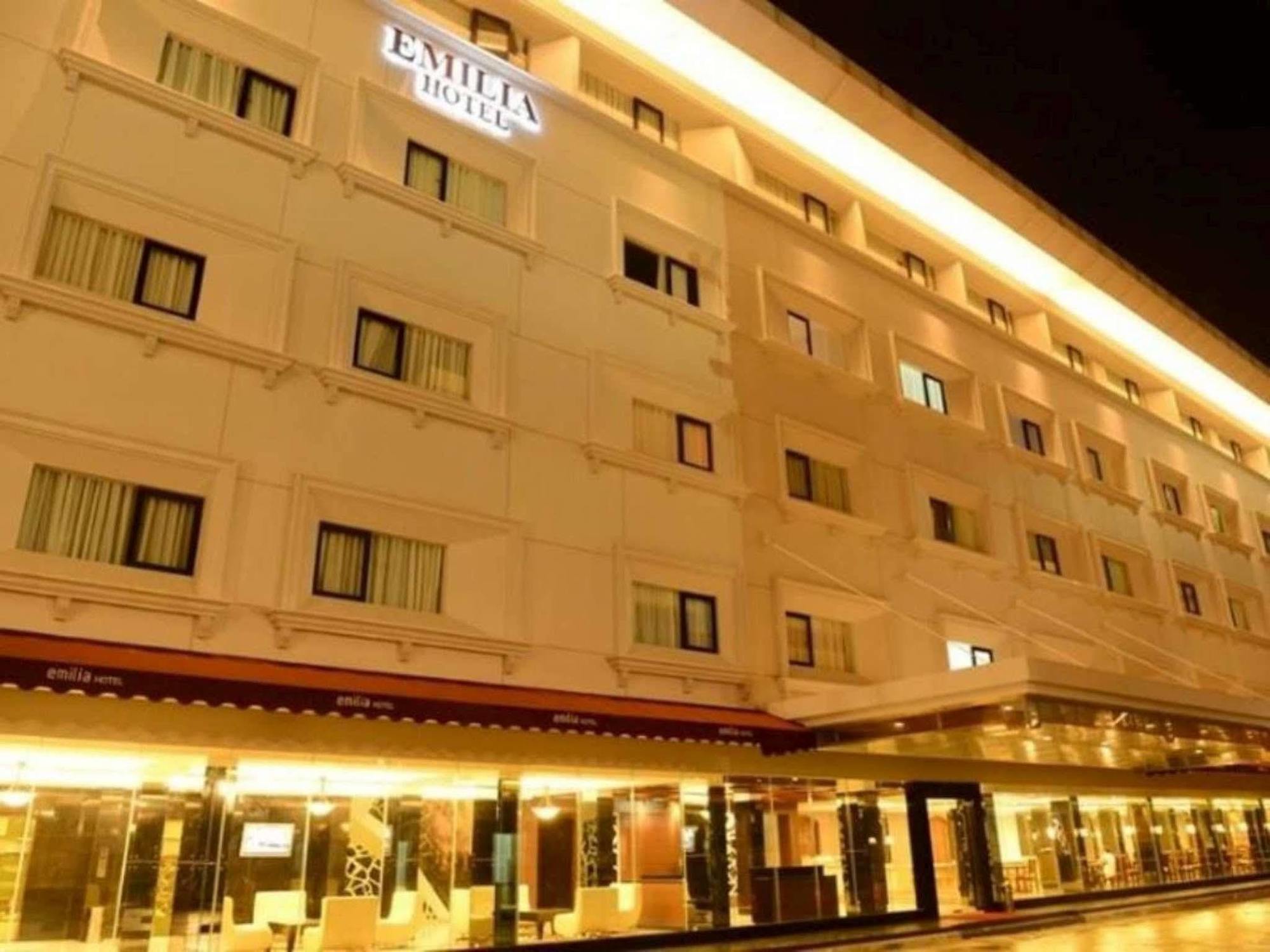 Emilia Hotel By Amazing - Παλεμπάνγκ Εξωτερικό φωτογραφία